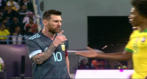 تيتي يكشف كواليس مشادته مع ميسي في مباراة السوبر كلاسيكو